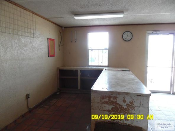 928 N 7th St, Raymondville, TX 78580